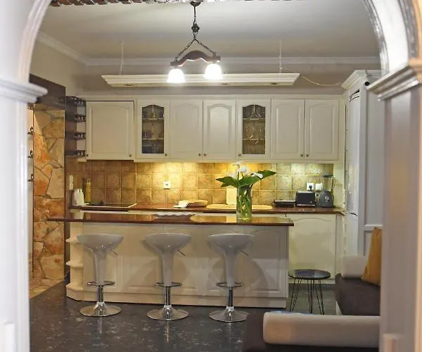 Calma House * Kompítsion